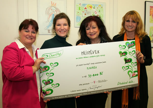 A handover of a cheque to an endowment fund Plaváček as a support for talented children